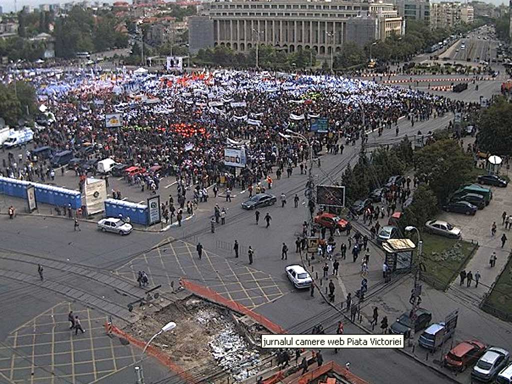 Foto miting Bucuresti - Palatul Victoria, 19 mai (c) Jurnalul National